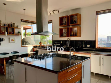 EXCLUSIVA CASA EN VENTA JARDIN, PISCINA Y DEPARTAMENTO ADICIONAL EN CASUARINAS