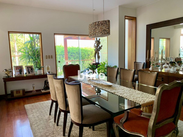 EXCLUSIVA CASA EN VENTA JARDIN, PISCINA Y DEPARTAMENTO ADICIONAL EN CASUARINAS
