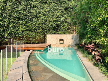EXCLUSIVA CASA EN VENTA JARDIN, PISCINA Y DEPARTAMENTO ADICIONAL EN CASUARINAS