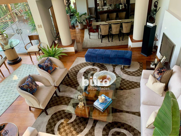EXCLUSIVA CASA EN VENTA JARDIN, PISCINA Y DEPARTAMENTO ADICIONAL EN CASUARINAS