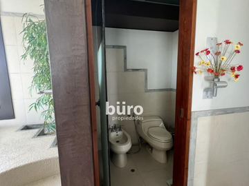 EXCLUSIVA CASA EN VENTA JARDIN, PISCINA Y DEPARTAMENTO ADICIONAL EN CASUARINAS
