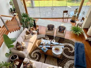 EXCLUSIVA CASA EN VENTA JARDIN, PISCINA Y DEPARTAMENTO ADICIONAL EN CASUARINAS