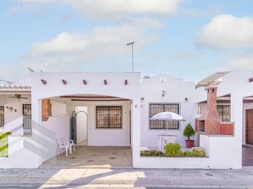 Casa en Conjunto Privado: Se Vende Casa Cerca del Mar en Salinas