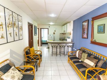 Casa en Conjunto Privado: Se Vende Casa Cerca del Mar en Salinas