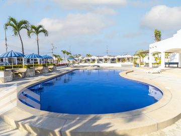 Casa en Conjunto Privado: Se Vende Casa Cerca del Mar en Salinas