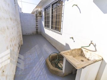 Casa en Conjunto Privado: Se Vende Casa Cerca del Mar en Salinas