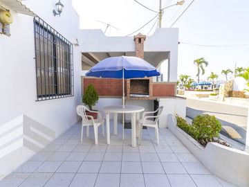 Casa en Conjunto Privado: Se Vende Casa Cerca del Mar en Salinas