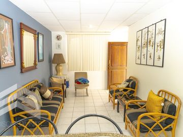 Casa en Conjunto Privado: Se Vende Casa Cerca del Mar en Salinas