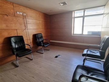 Oficina 160 m2 en arriendo en calle Huerfanos Santiago Centr