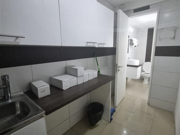 Oficina 160 m2 en arriendo en calle Huerfanos Santiago Centr