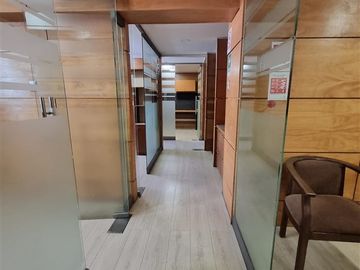 Oficina 160 m2 en arriendo en calle Huerfanos Santiago Centr