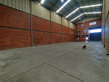 bodega en arriendo en arroyohondo yumbo. Cod A127331