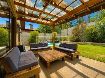 Casa en venta de 4 dorm. en Colina