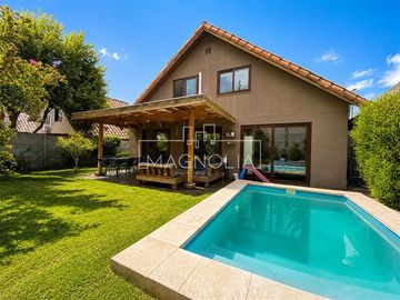 Casa en venta de 4 dorm. en Colina
