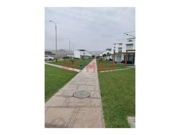 Alquilo linda casa de playa AMOBLADA en Condominio KENTIA, Km. 71 Panamericana Sur 

Condominio Kentia consta de 152 casas, tranquilo y seguro. Ubic