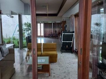 Rumah SHM pusat kota dekat kampus UWM sekolah santa maria