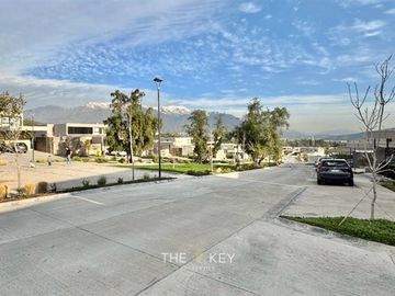 Casa Nueva en Condominio en La Dehesa 4d+3b +Sala de estar