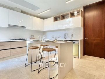 Casa Nueva en Condominio en La Dehesa 4d+3b +Sala de estar