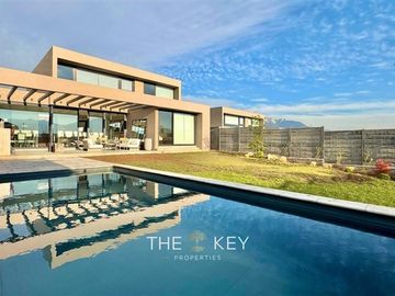Casa Nueva en Condominio en La Dehesa 4d+3b +Sala de estar
