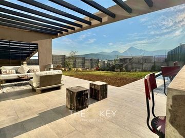 Casa Nueva en Condominio en La Dehesa 4d+3b +Sala de estar