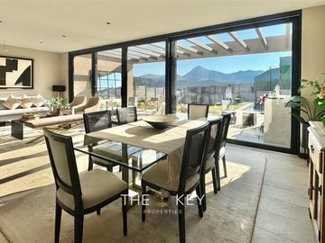 Casa Nueva en Condominio en La Dehesa 4d+3b +Sala de estar