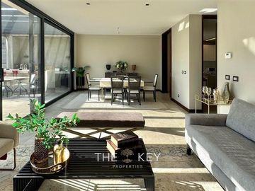 Casa Nueva en Condominio en La Dehesa 4d+3b +Sala de estar