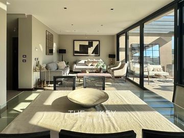Casa Nueva en Condominio en La Dehesa 4d+3b +Sala de estar