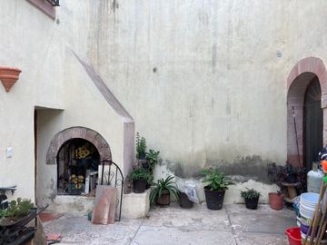 Casa con 2 Locales Comerciales en Venta en Guadalupe, en Zona Centro