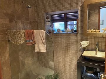 Casa con 2 Locales Comerciales en Venta en Guadalupe, en Zona Centro