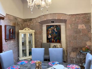Casa con 2 Locales Comerciales en Venta en Guadalupe, en Zona Centro