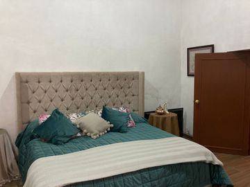 Casa con 2 Locales Comerciales en Venta en Guadalupe, en Zona Centro