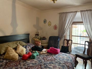 Casa con 2 Locales Comerciales en Venta en Guadalupe, en Zona Centro