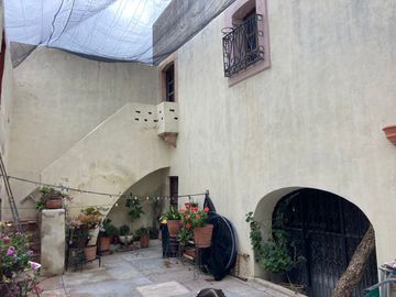 Casa con 2 Locales Comerciales en Venta en Guadalupe, en Zona Centro