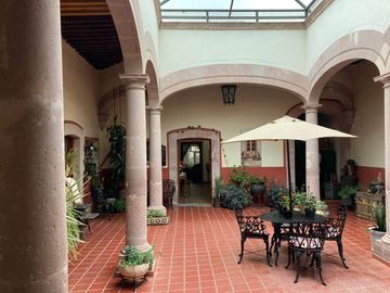 Casa con 2 Locales Comerciales en Venta en Guadalupe, en Zona Centro