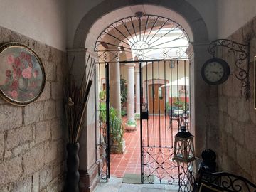 Casa con 2 Locales Comerciales en Venta en Guadalupe, en Zona Centro