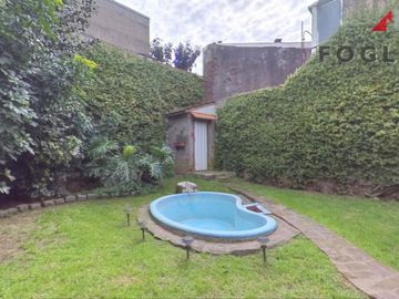 Excelente Casa de 5 Amb con Pileta, Jardin, Quincho, Garage
