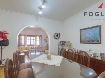 Excelente Casa de 5 Amb con Pileta, Jardin, Quincho, Garage