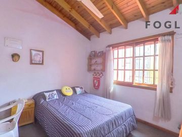 Excelente Casa de 5 Amb con Pileta, Jardin, Quincho, Garage