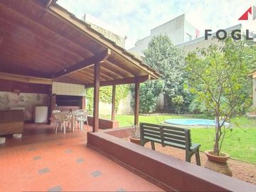 Excelente Casa de 5 Amb con Pileta, Jardin, Quincho, Garage