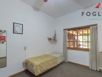Excelente Casa de 5 Amb con Pileta, Jardin, Quincho, Garage