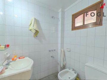 Excelente Casa de 5 Amb con Pileta, Jardin, Quincho, Garage