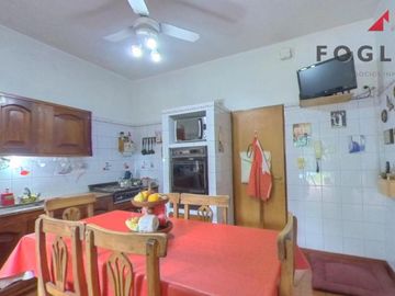 Excelente Casa de 5 Amb con Pileta, Jardin, Quincho, Garage
