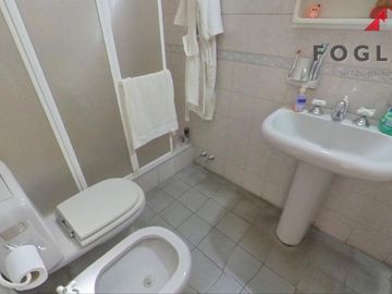 Excelente Casa de 5 Amb con Pileta, Jardin, Quincho, Garage
