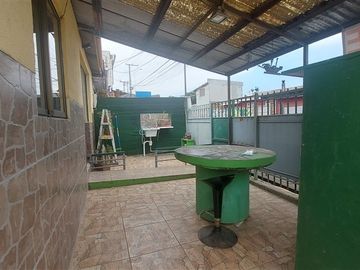 Casa en venta de 2 dorm 2 B,1E. en Concón