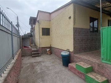 Casa en venta de 2 dorm 2 B,1E. en Concón