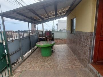 Casa en venta de 2 dorm 2 B,1E. en Concón