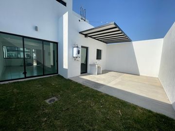 Venta de Casa de 3 Recámaras a un costado de City Club, Villa de Álvarez Colima