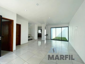 Venta de Casa de 3 Recámaras a un costado de City Club, Villa de Álvarez Colima