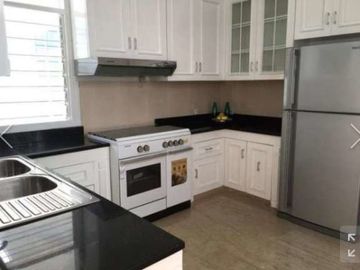 Jual Rumah mewah di Jalan Brawijaya Kebayoran Baru 2 Lantai siap huni!
