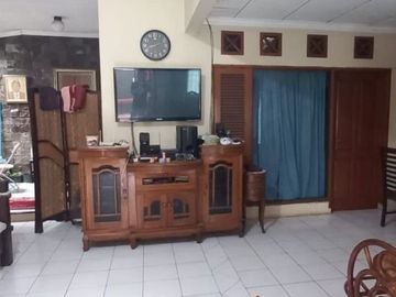 Dijual Murah Rumah Dengan Tanah Luas Di Wisma Asri.